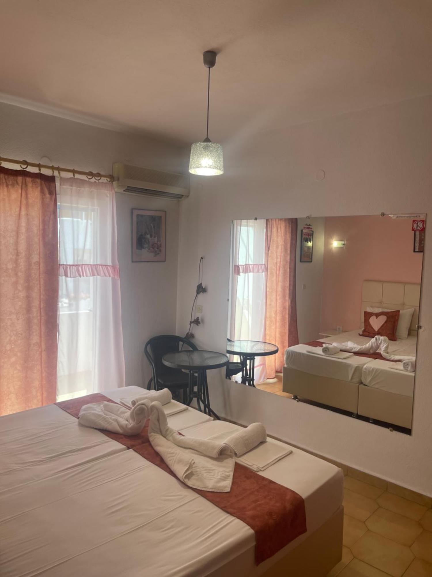 Pansion Katerina Hotell Skála Eresoú Exteriör bild